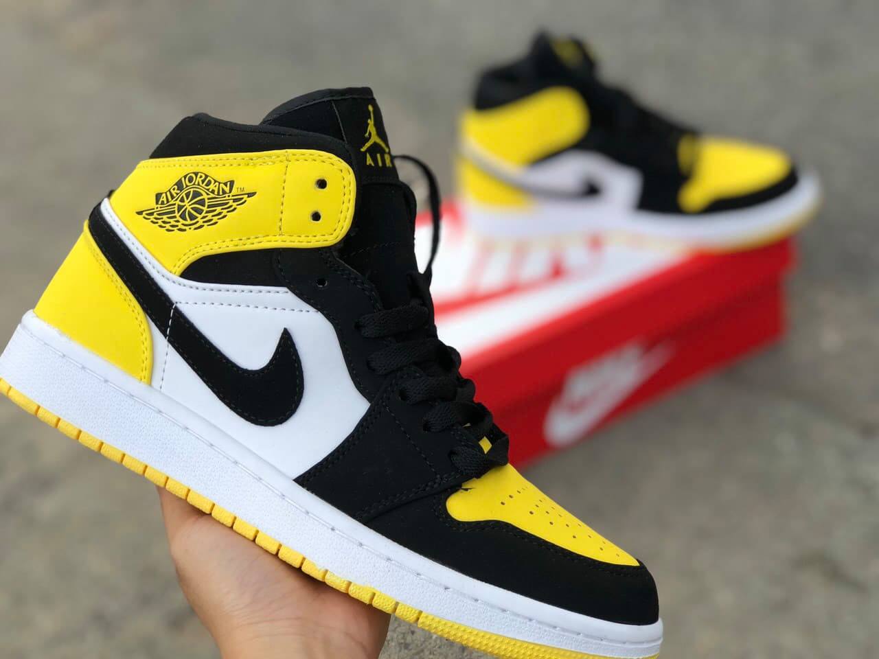 Nike Jordan 1 - Yellow